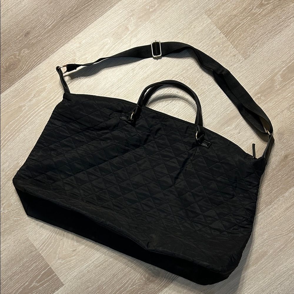 Black Quilted Lightweight Duffle Bag - Picture 3 of 8